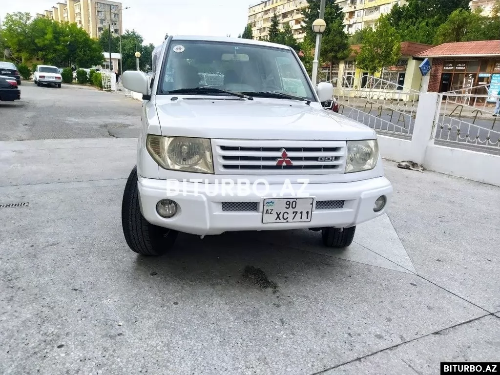 Mitsubishi Pajero io