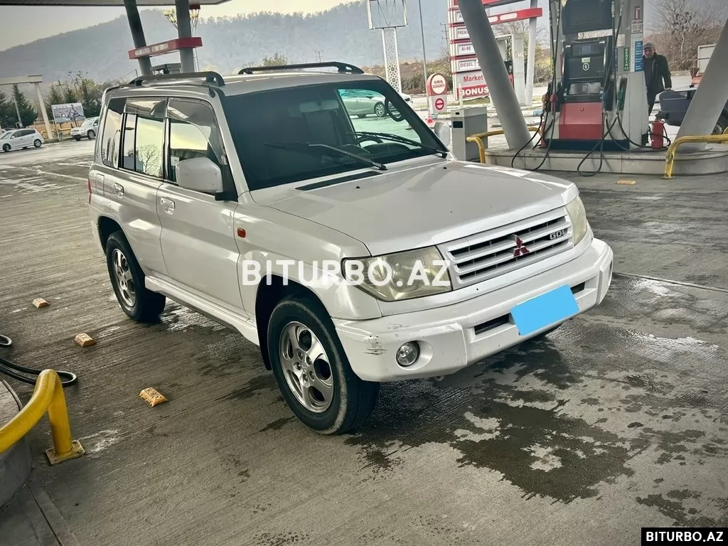 Mitsubishi Pajero io