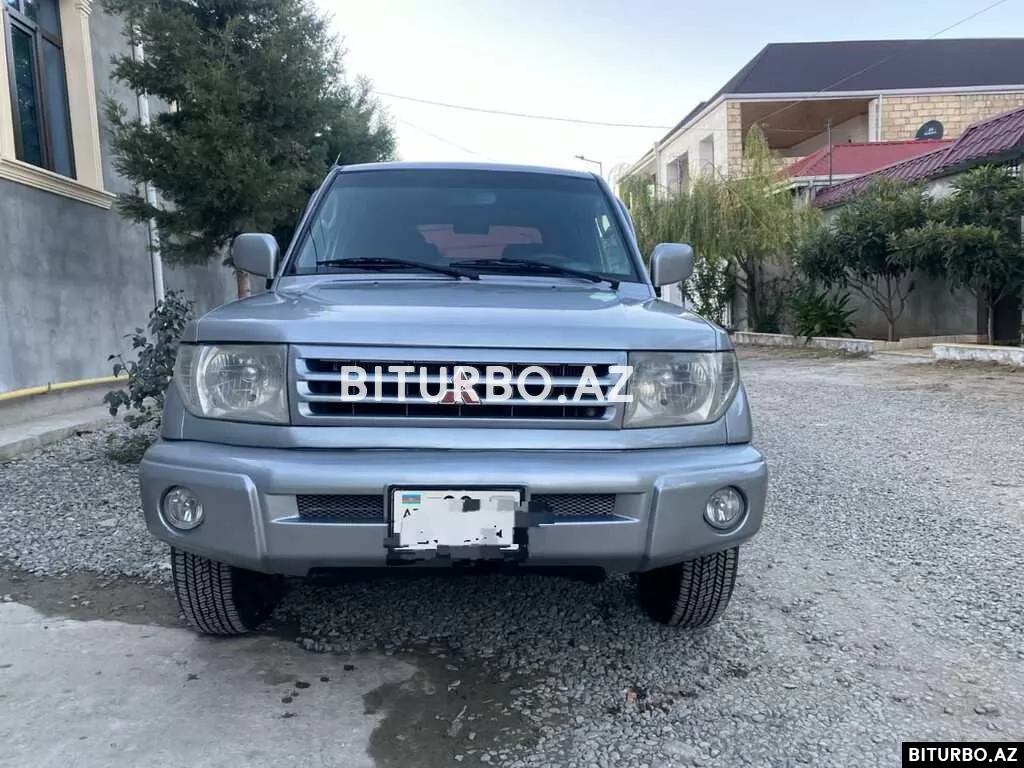 Mitsubishi Pajero io