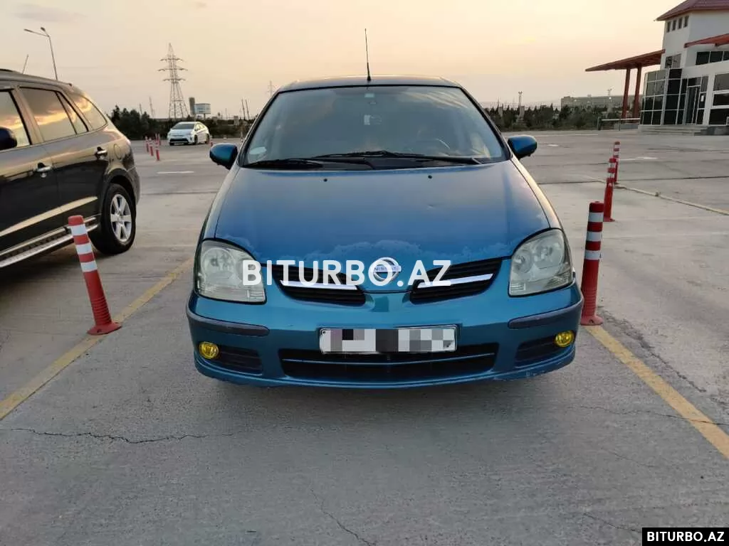 Nissan Almera Tino