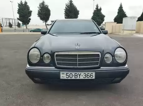 Mercedes E 200