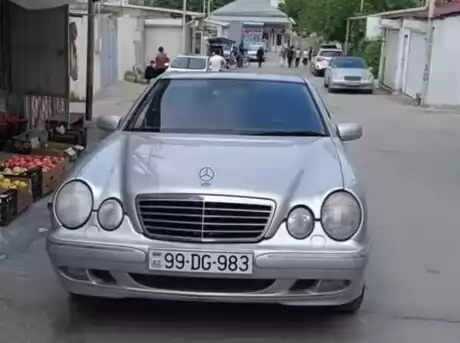 Mercedes E 220