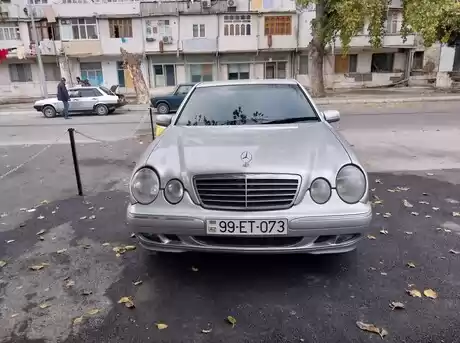 Mercedes E 240