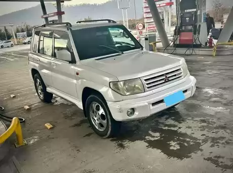 Mitsubishi Pajero io